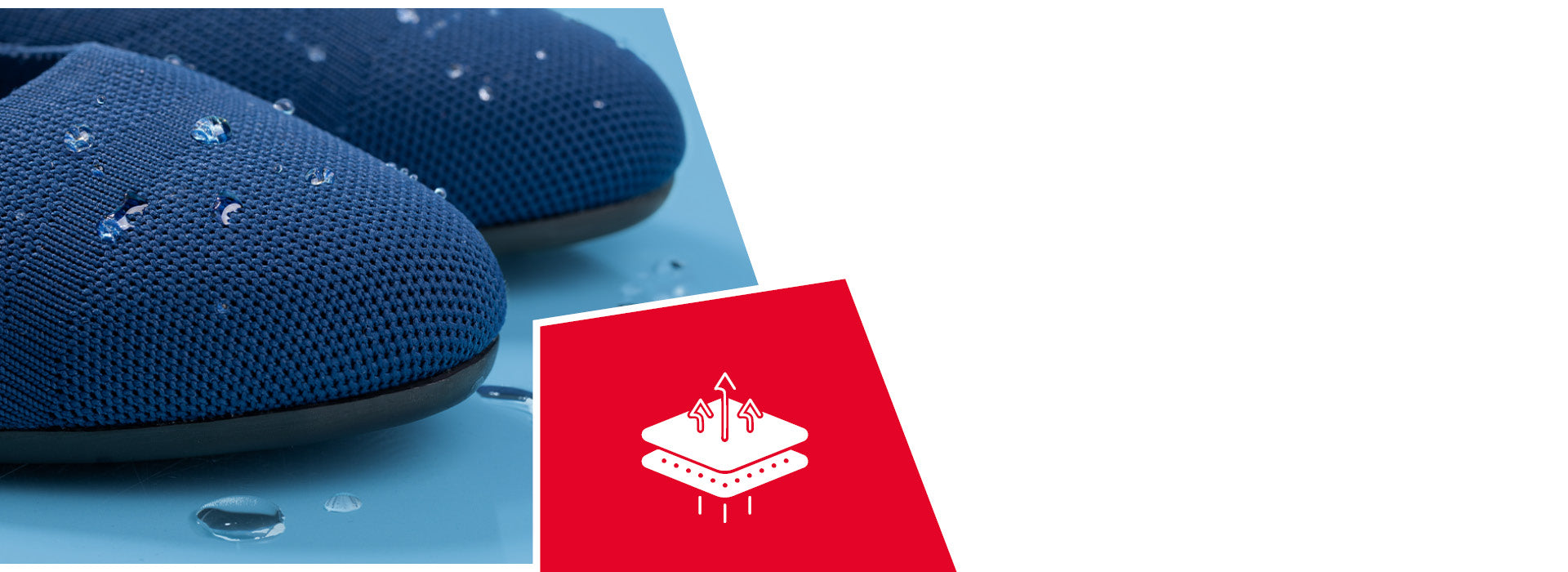 Nahaufnahme eines blauen Schuhs mit grobmaschigem Obermaterial (Eco Ballerinas von Giesswein), auf dem mehrere Wassertropfen sichtbar sind. Dies zeigt die wasserabweisende Eigenschaft des Materials. Im Vordergrund befindet sich ein rotes Quadrat mit einem Symbol, das die Atmungsaktivität oder Feuchtigkeitsregulierung durch eine Schicht mit Pfeilen nach oben symbolisiert.