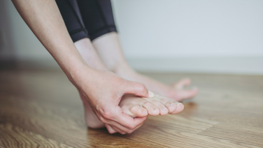 Hammerzehe – Ursachen, Behandlung und passende Schuhe