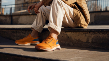 Die besten Sneaker für die goldene Jahreszeit